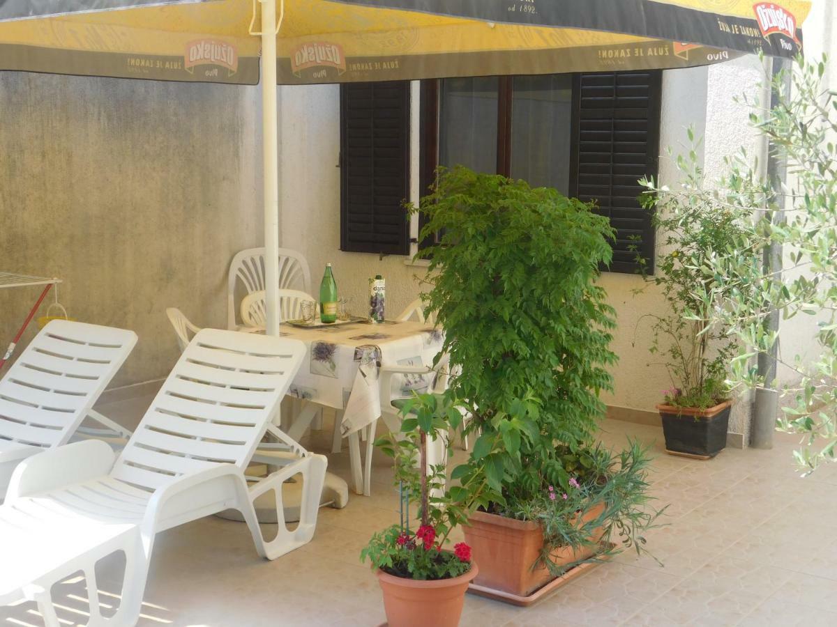 Apartment Artusi Pula Exterior photo