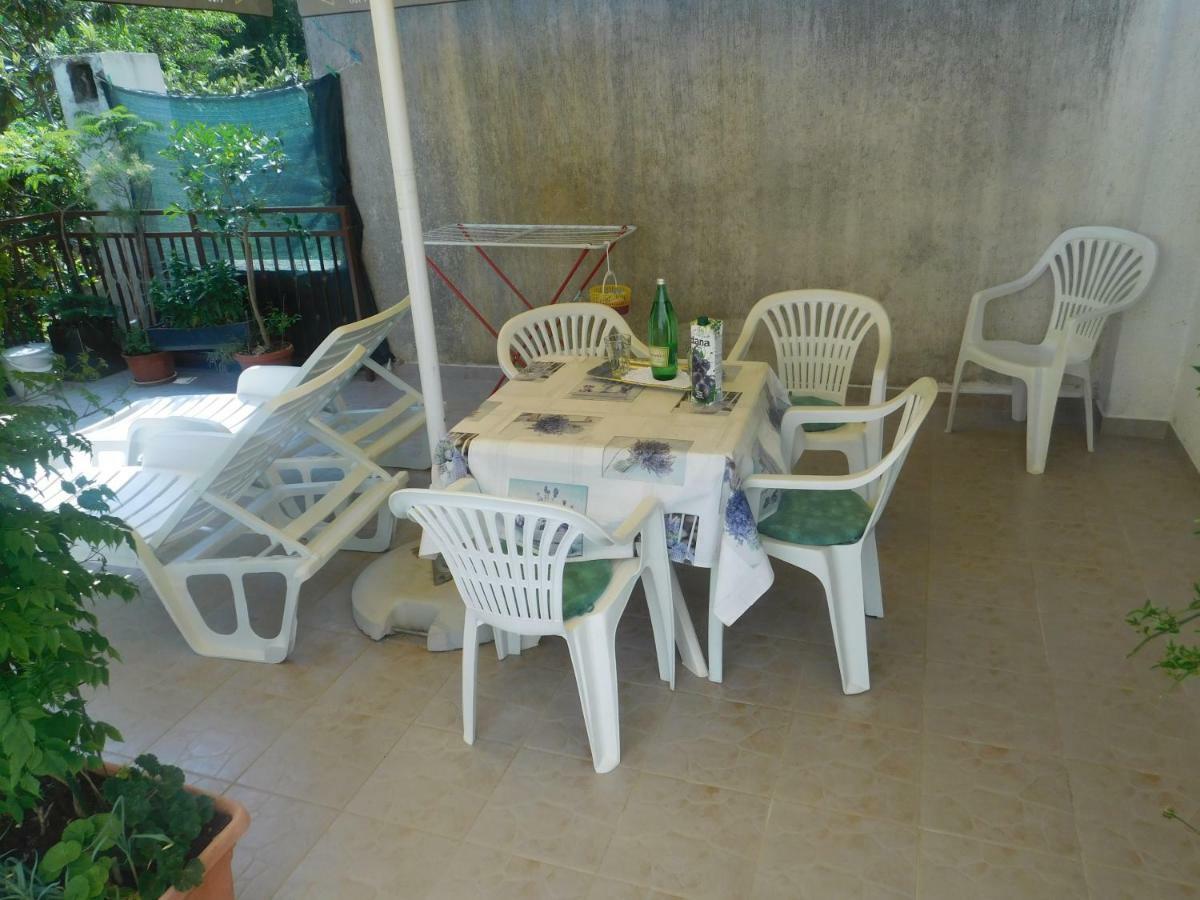 Apartment Artusi Pula Exterior photo