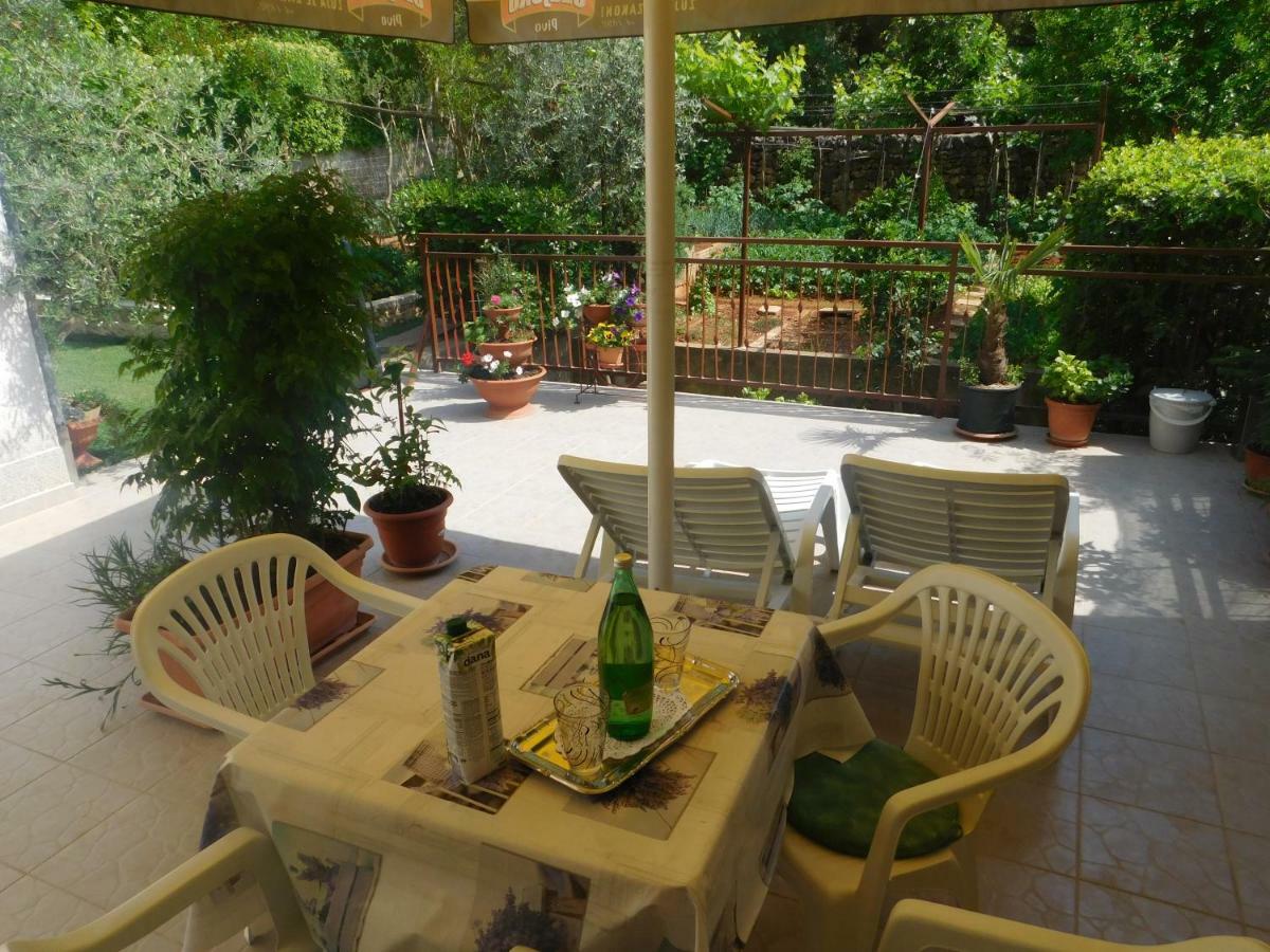Apartment Artusi Pula Exterior photo