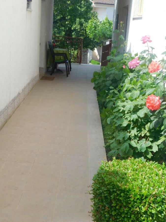 Apartment Artusi Pula Exterior photo